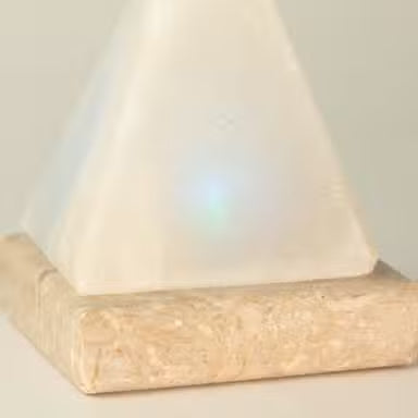 Minőségi USB Fehér piramis sólámpa – 9 cm (színváltós)