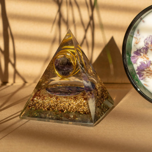 Orgonit piramisok 7 × 6 cm – ametiszt – rézforgács