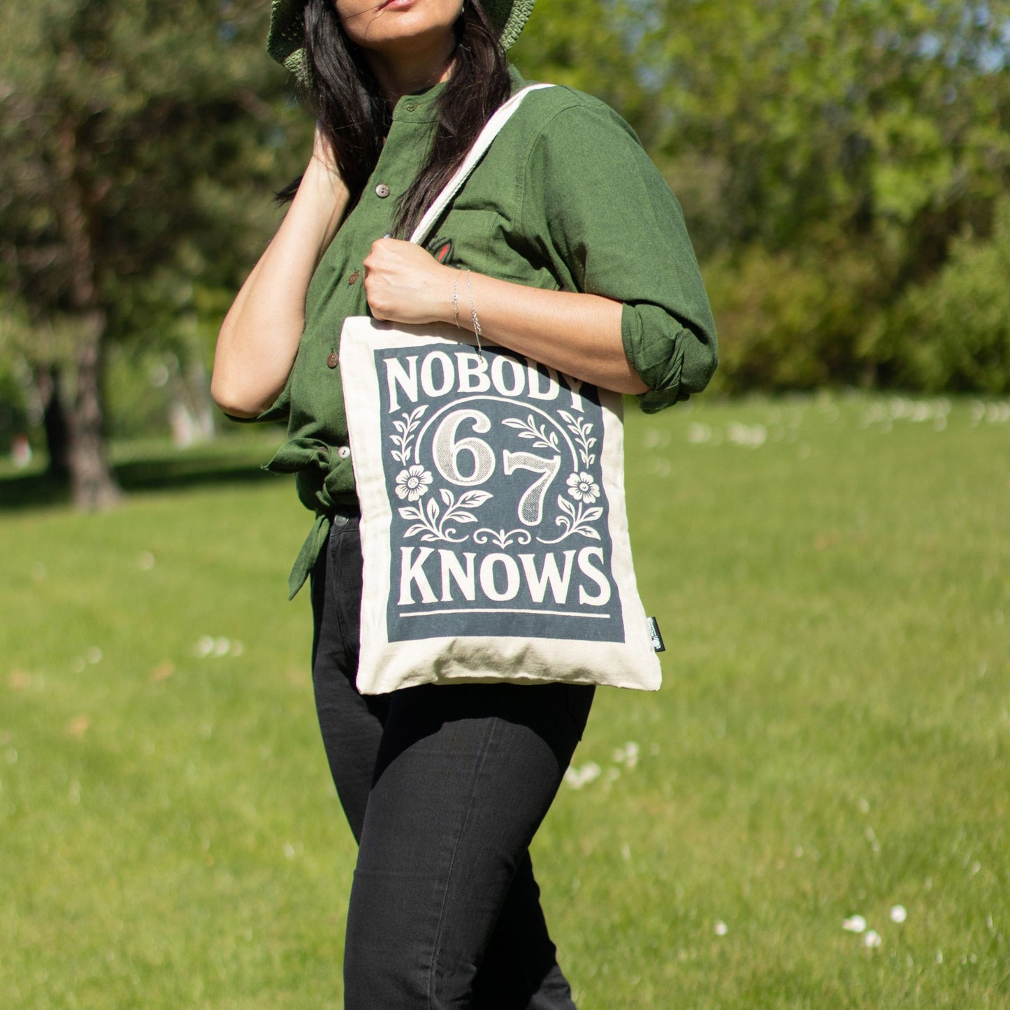 Toni táska – Nobody knows 67 (42 × 30 cm) – 10 oz