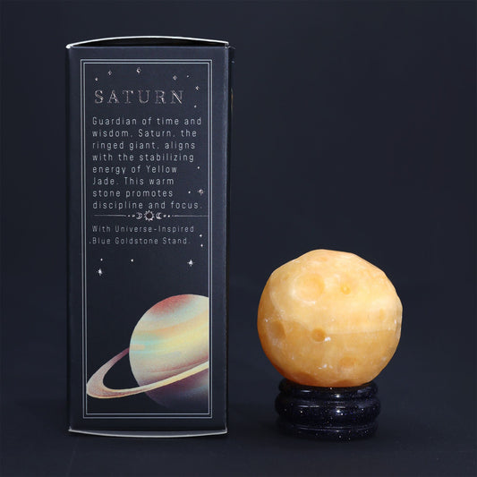 Szaturnusz - sárga jáde - kék aventurin állványon – 40 mm (30 × 15 mm állvány)