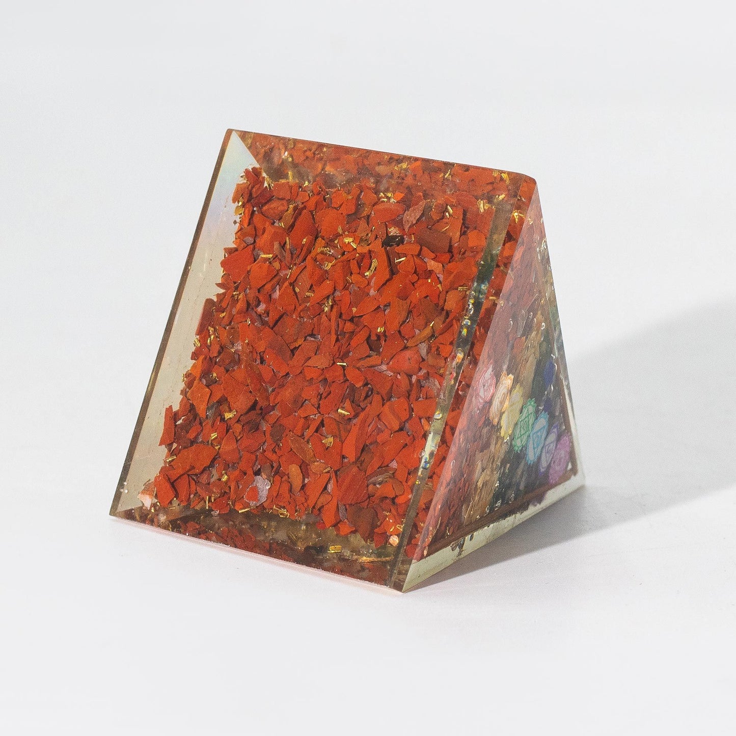 Közepes orgonit piramis 7 × 6 cm – réz – 7 csakra törmelék
