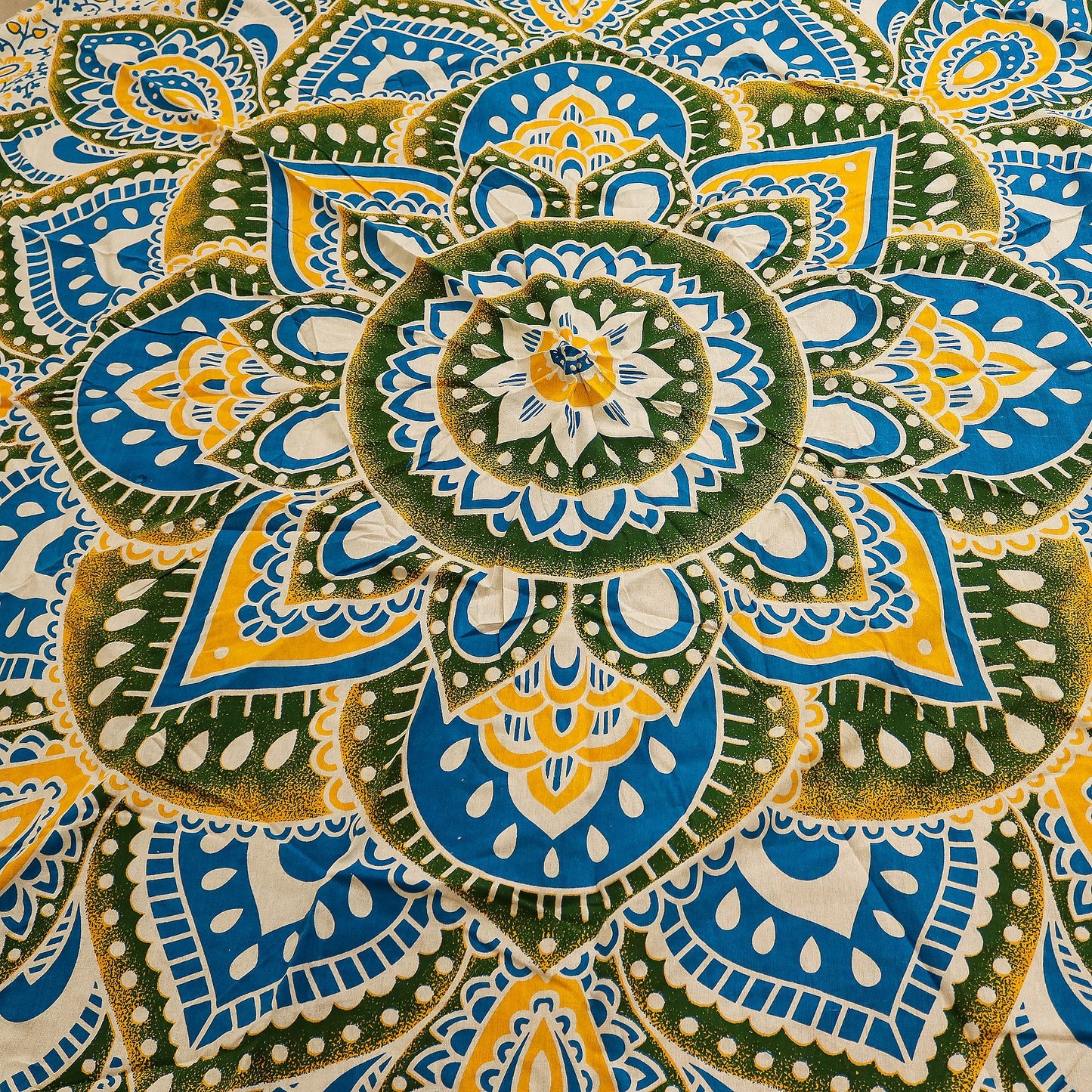 Pamut falidísz (180 cm) – sárga-kék mandala