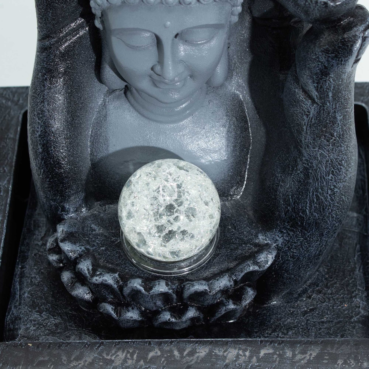 Asztali szoba szökőkút – Buddha kéz és fej (20 × 25 × 35 cm)