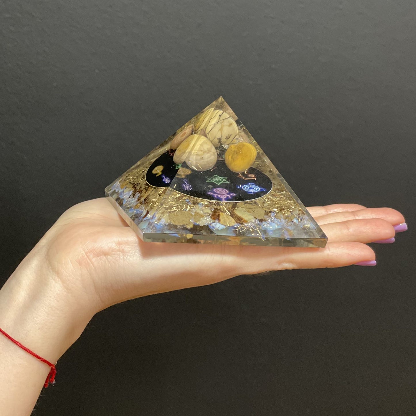 Orgonit Piramis – Éjféli Reiki – 70 mm