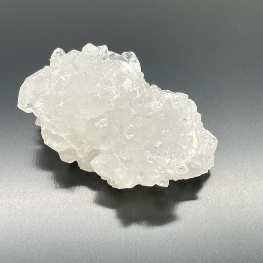 Fehér apofillit klaszterek 20–30 mm