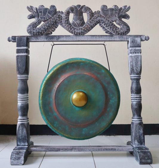 Kis gong állványon – 25 cm – mosott zöld