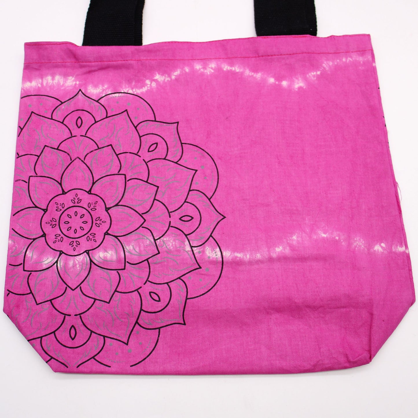 Batikolt pamuttáska (6 oz) – 38 × 42 × 12 cm – Mandala – magenta – Fekete fül