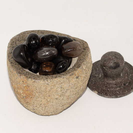 Természetes folyami kő földelő edény – közepes (kb. 12 × 8 cm)