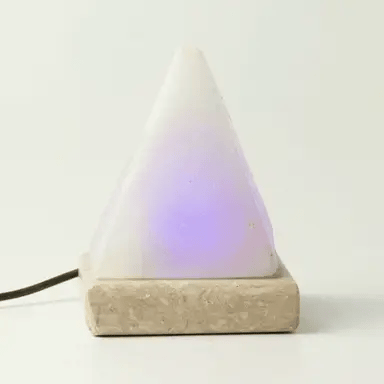 Minőségi USB Fehér piramis sólámpa – 9 cm (színváltós)