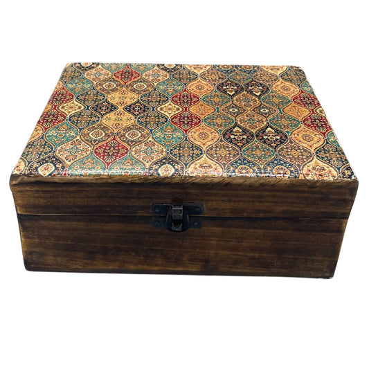 Nagy, mázas kerámia fadoboz – 20 × 15 × 7,5 cm – Hagyományos mintával