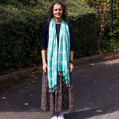 Bohó jávai művészeti stóla/sál – Kékcsíkos és motívumos – 62 × 200 cm