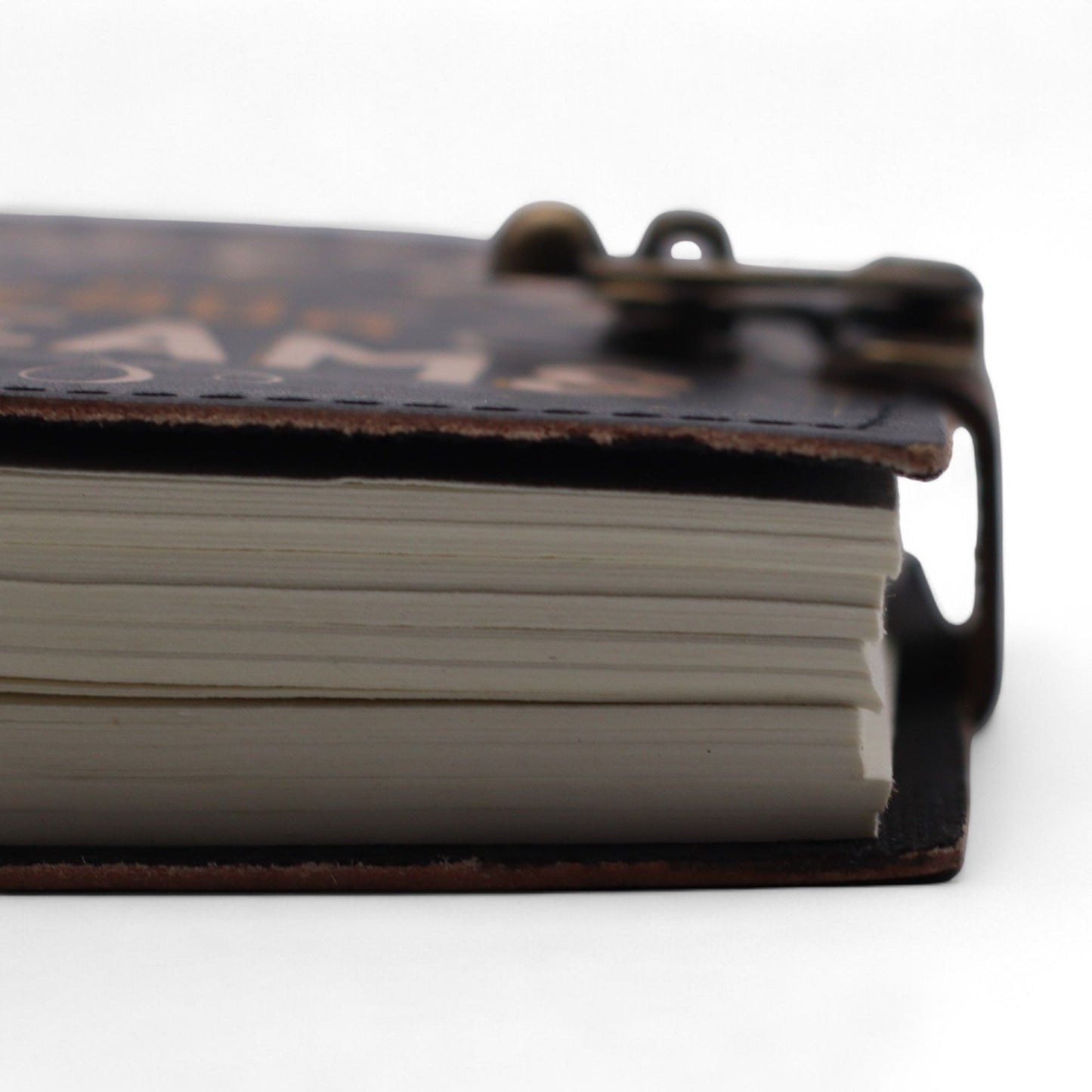 Bőrhatású nyomott notesz – Soha ne add fel az álmaid – 17,8 × 12,7 cm