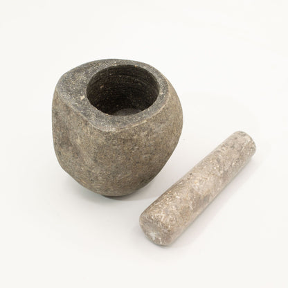 Természetes folyókő mozsár mozsártörővel – közepes (kb. 12 × 8 cm)