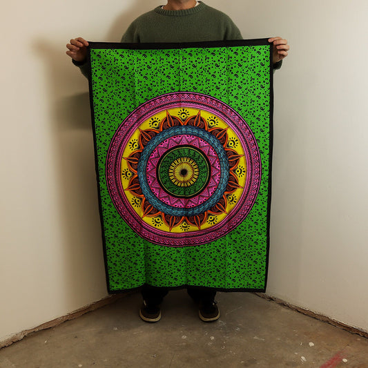 Pamut falikép (70 × 110 cm) – Vibráló Mandala