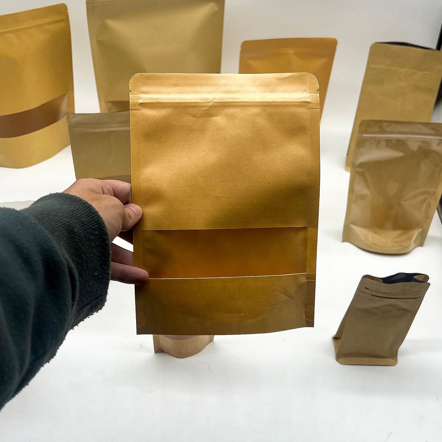 10 db kraft ablakos tasak – 18 × 26 cm