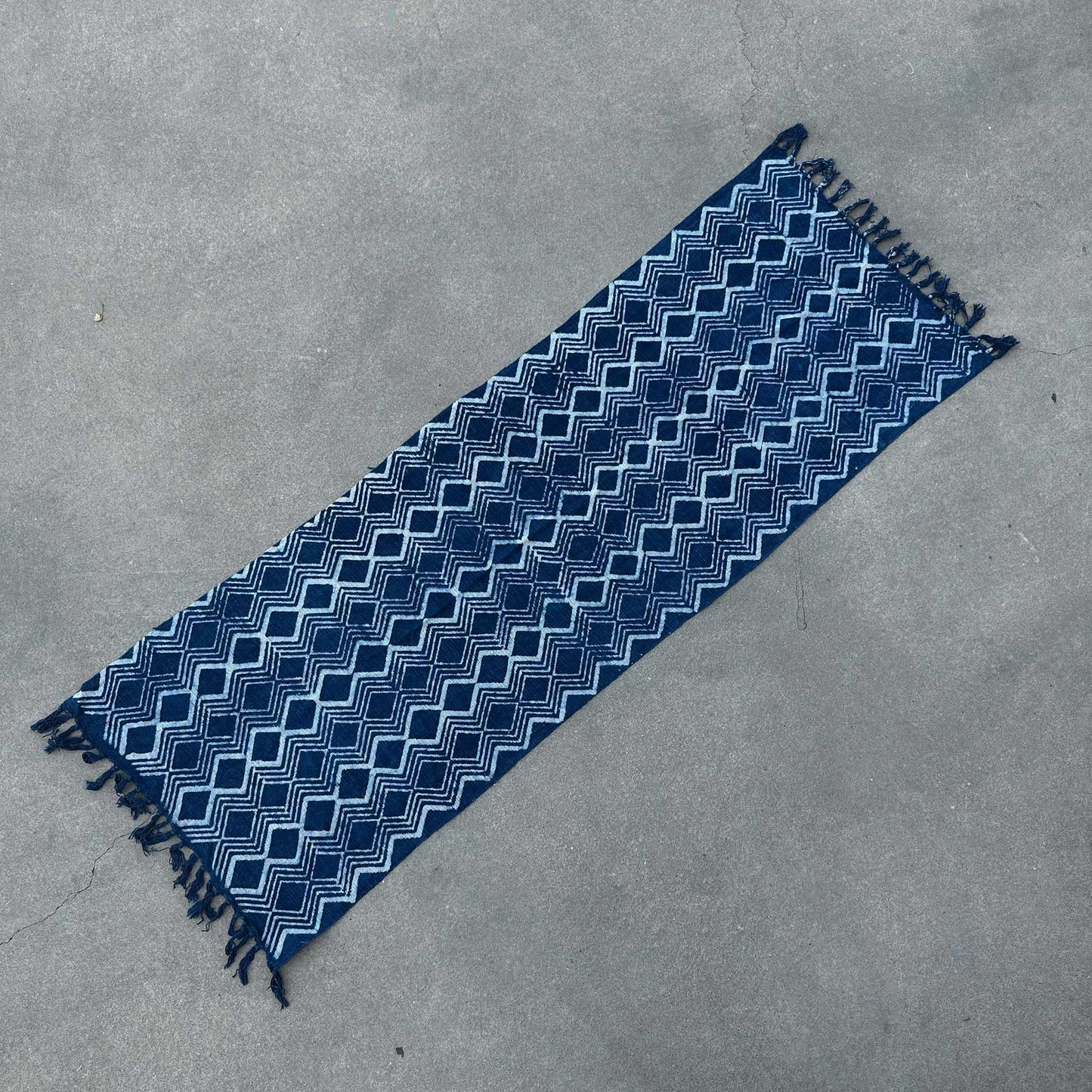 Kézzel készített indigó futó – 170 × 60 cm – Heerak minta