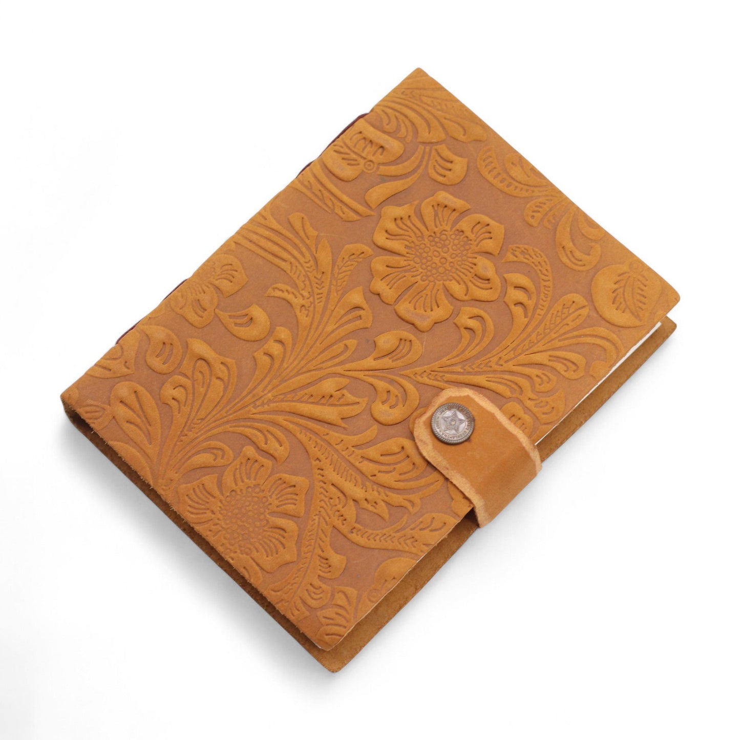 Dombornyomott bőrkötésű napló – barna virágminta – 17,8 × 12,7 cm