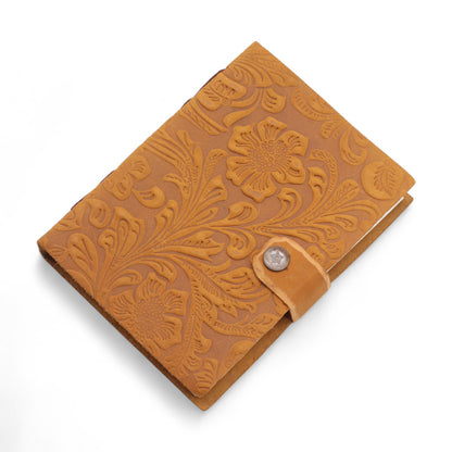 Dombornyomott bőrkötésű napló – barna virágminta – 17,8 × 12,7 cm