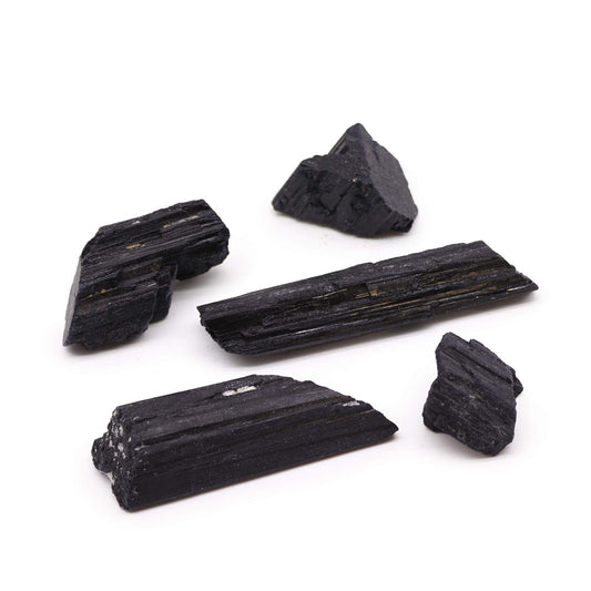 Ásványminták – Indiai turmalin 1 kg (kb. 20–30 darab – 5–10 cm)