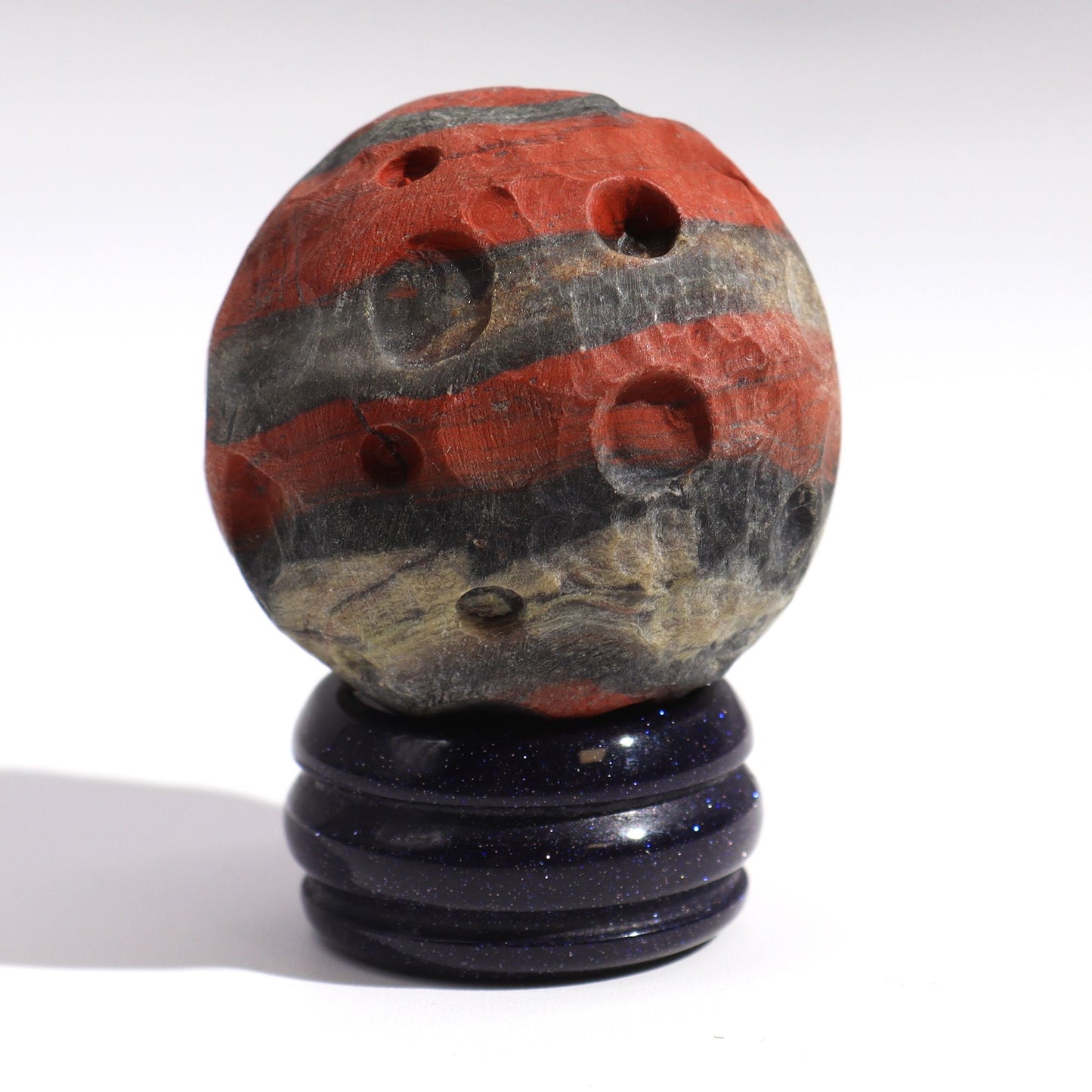 Vörös jáspis bolygó Sola Goldstone állványon – 40 mm (30 × 15 mm állvány)
