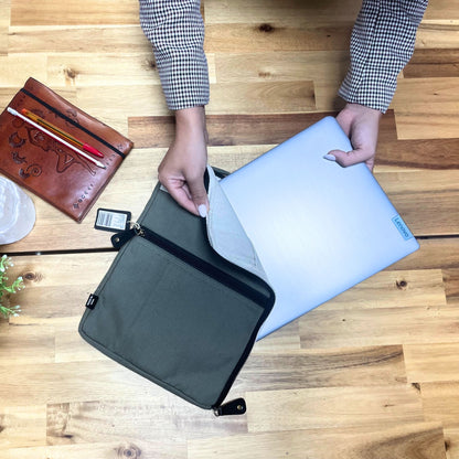 Vászon Laptop Tasak – Olívazöld – 24 × 33 cm