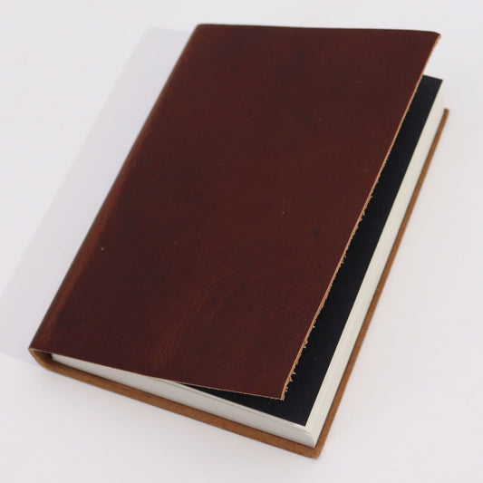 Közepes sötétbarna napi jegyzetfüzet – 100 vonalas oldal – 18 × 13 cm