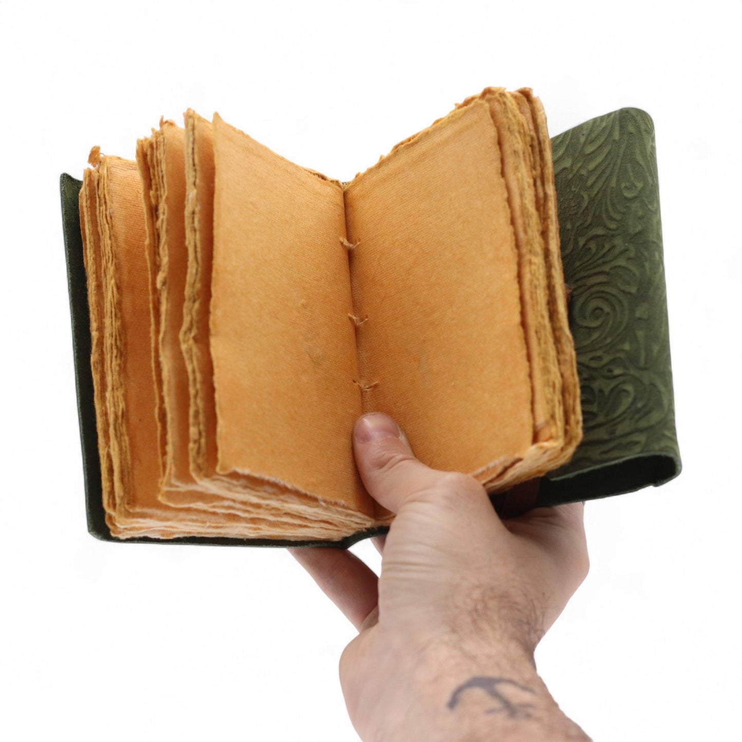Vastag, roncsolt szélű bőr notesz – Zöld labirintus minta – 12,7 × 8,9 cm
