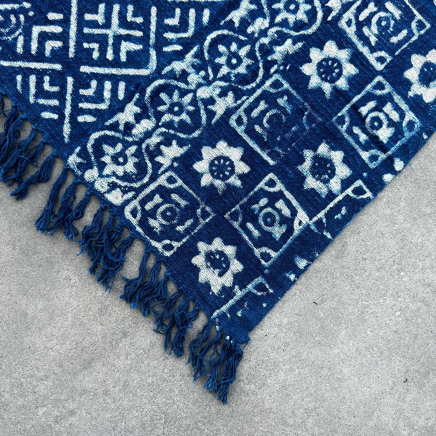 Kézzel készített indigókék takaró – 170 × 120 cm – Desi csíkos