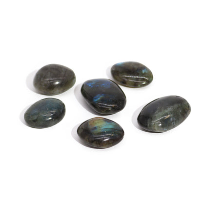 Madagaszkári Labradorit tenyérkövek (kb. 17-40 g 35-50 mm)