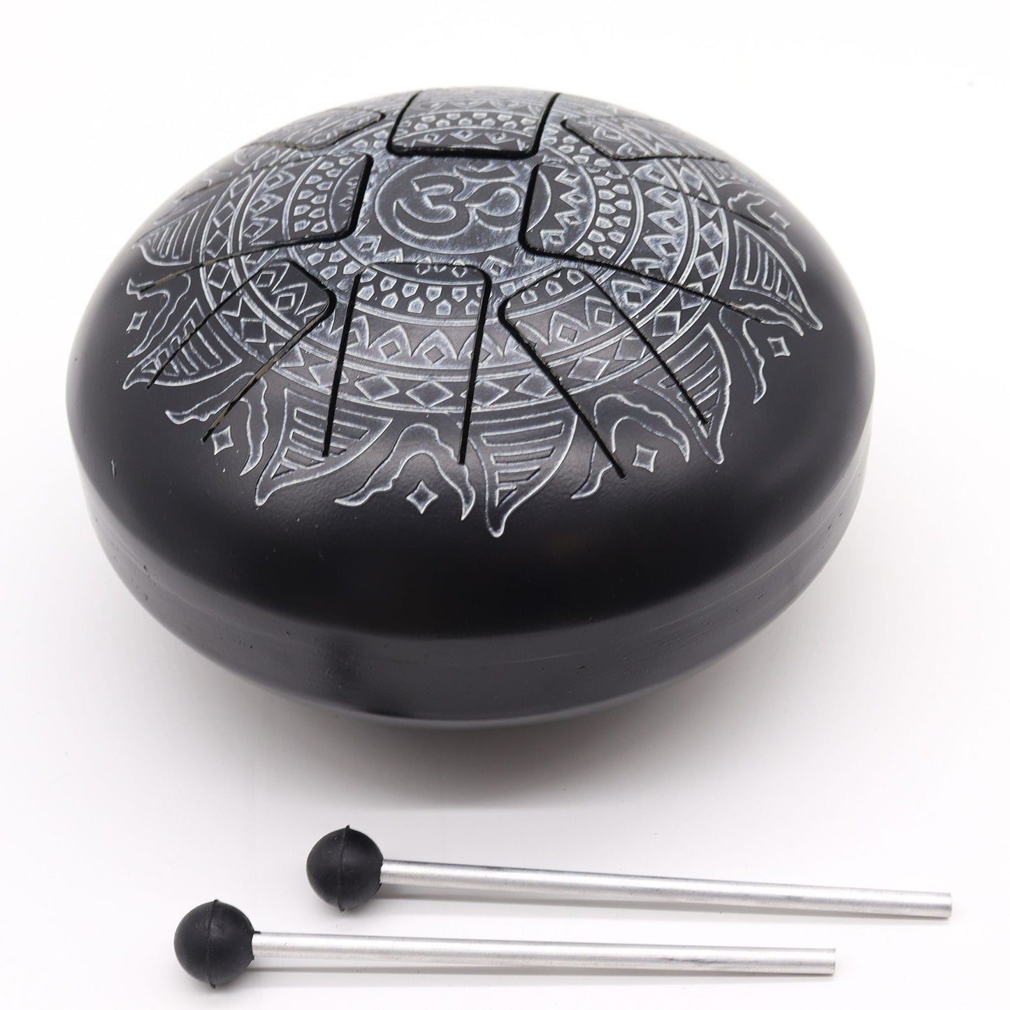 Acélnyelv dob – vésett OM mandala, 22 × 15 cm