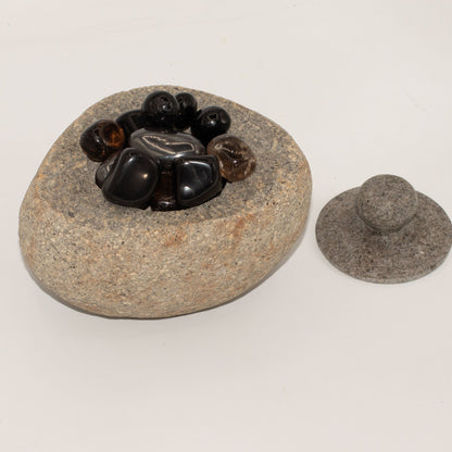 Természetes folyami kő földelő edény – nagy (kb. 15 × 12 cm)