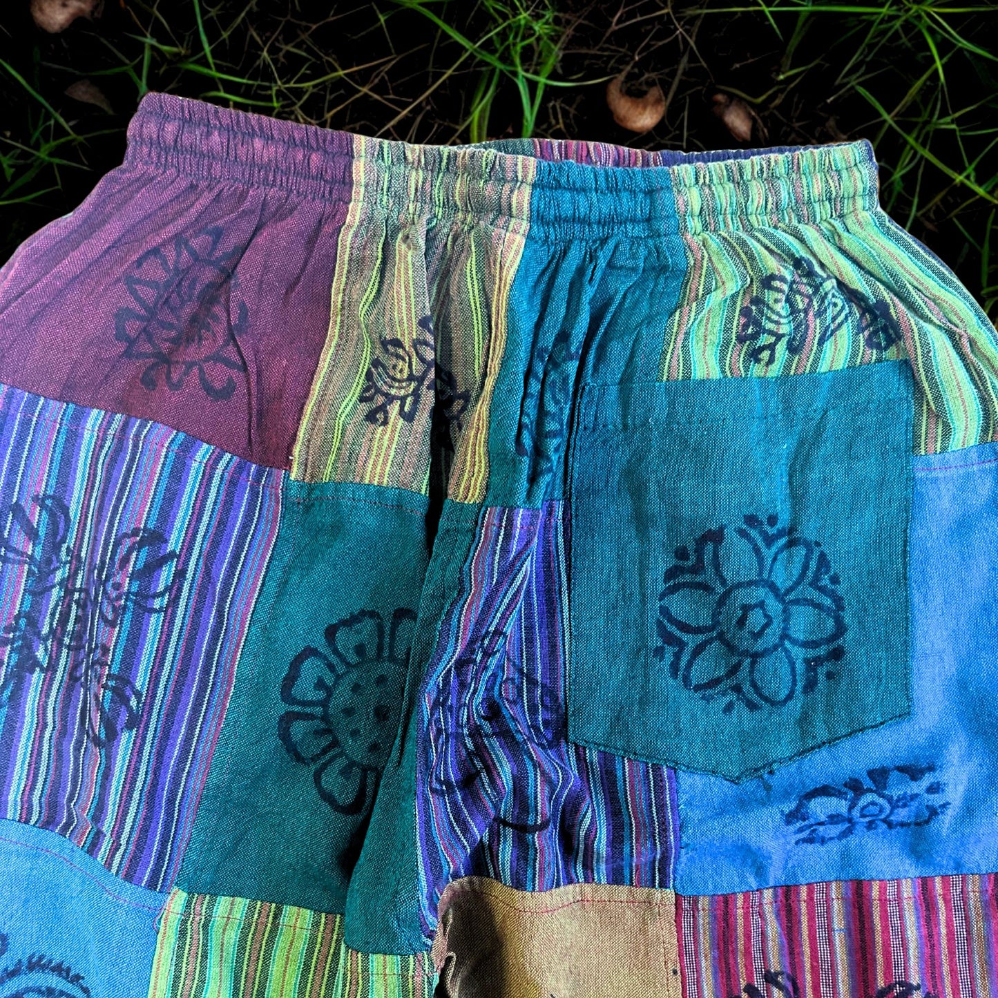 Nomad Sari gombanadrág – blokknyomásos minta – zöld tónusok (105 × 127 cm) S/M
