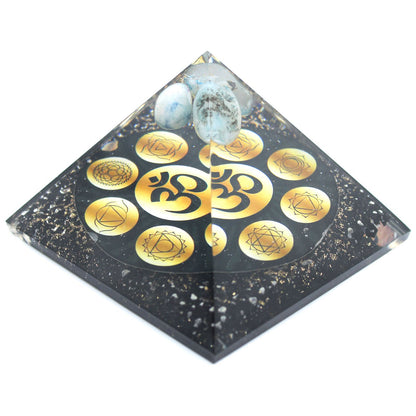 Orgonit piramis – Éjféli Om Csakra – 90 mm