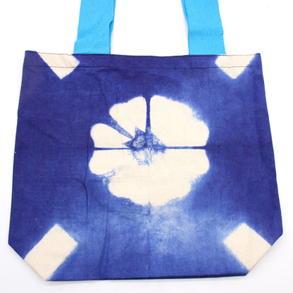 Natúr Festett Pamutvászon táska (8 oz) – 38 × 42 × 12 cm – Kék Virág