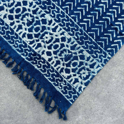 Kézzel készült indigó pléd – 170 × 120 cm – Seedha nyilak