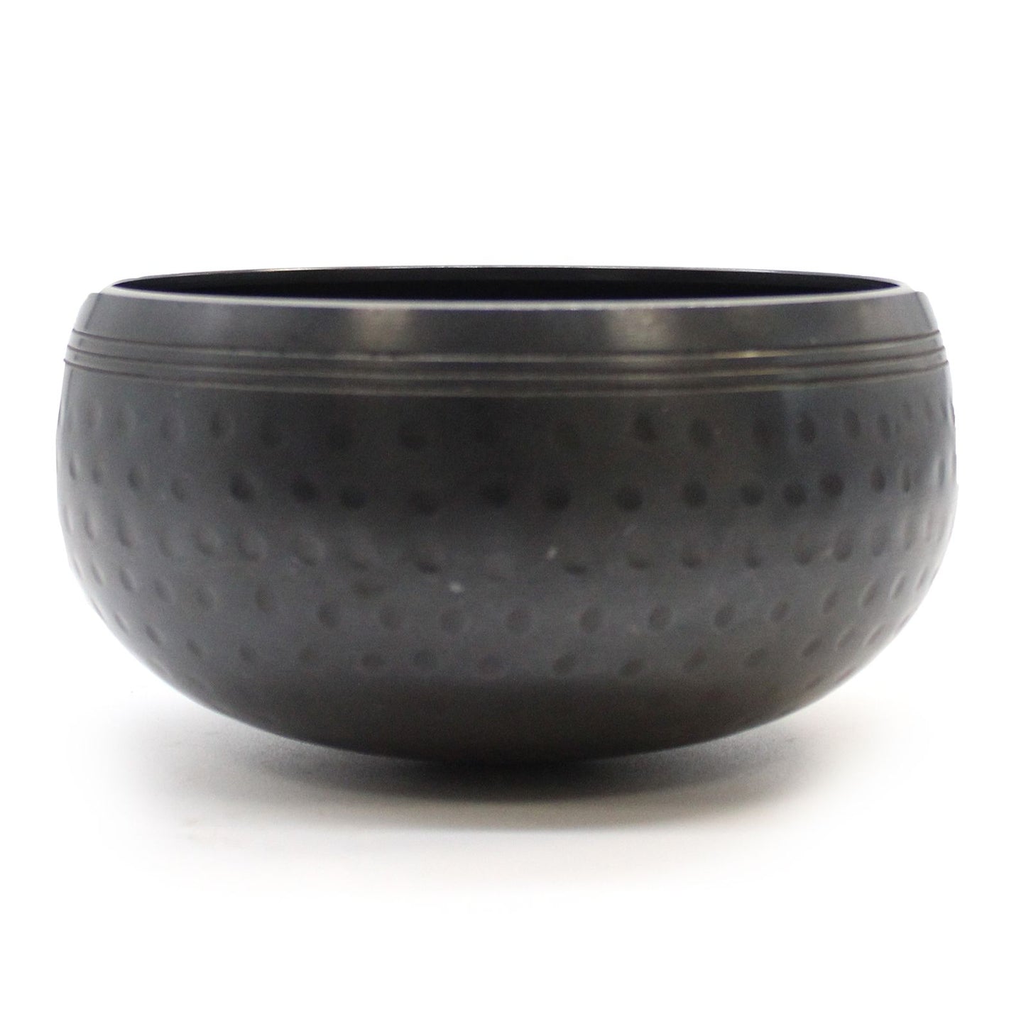 Kicsi, fekete, kalapált tál – 14 cm