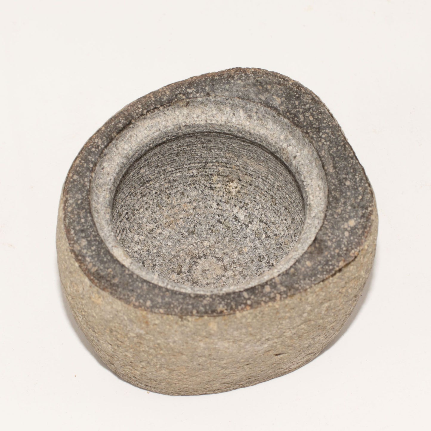 Természetes folyami kő földelő edény – Kicsi (kb. 9 × 7 cm)