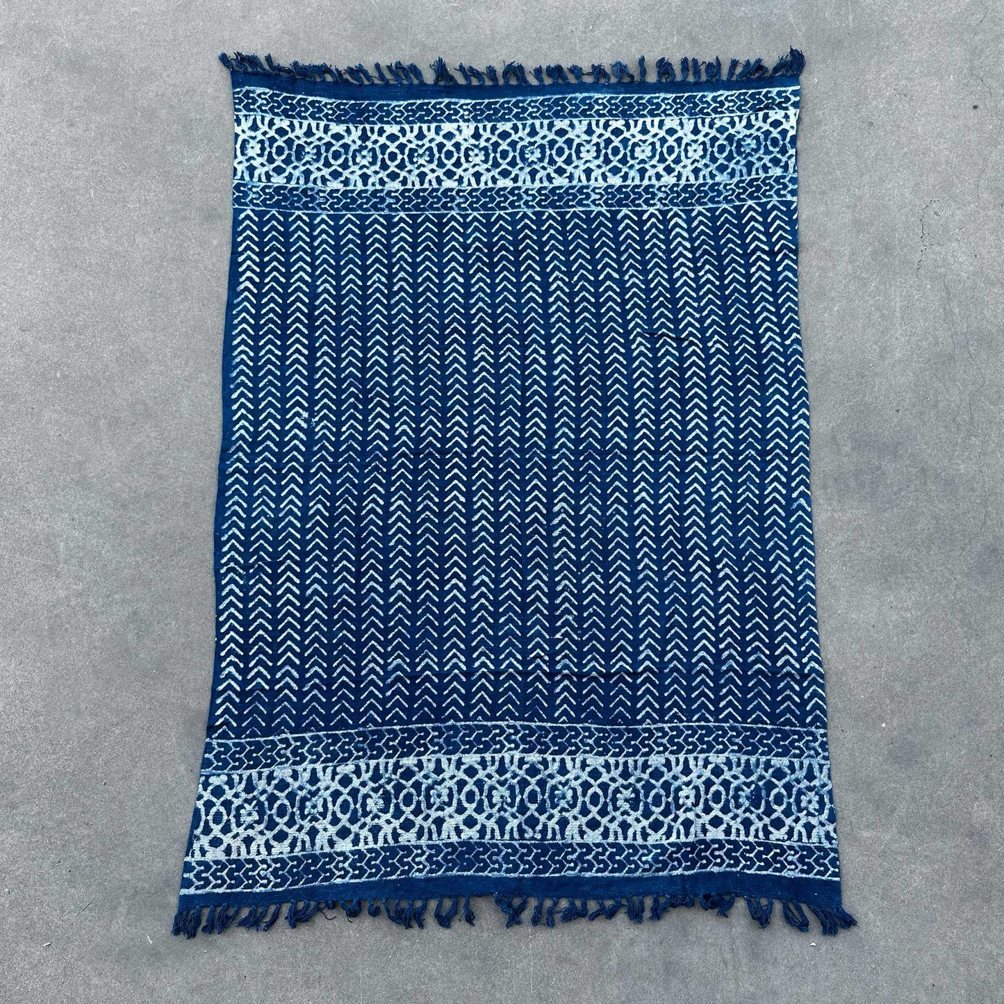 Kézzel készült indigó pléd – 170 × 120 cm – Seedha nyilak