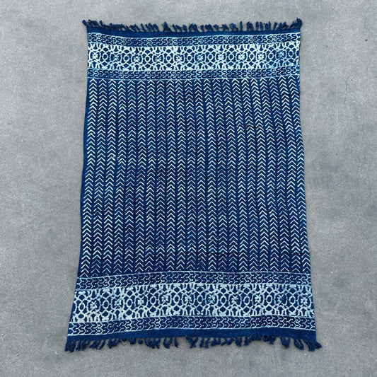 Kézzel készült indigó pléd – 170 × 120 cm – Seedha nyilak