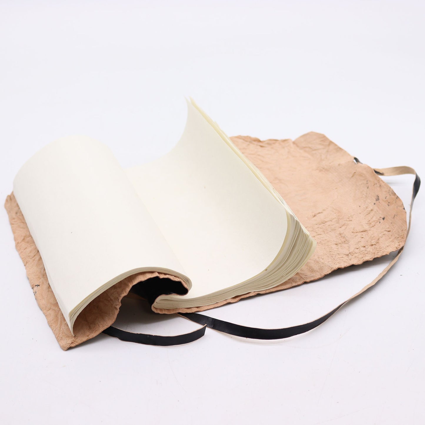 Feltekercselhető Bőr Utazófüzet – 96 oldal – Fekete 21 × 15 cm