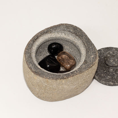 Természetes folyami kő földelő edény – Kicsi (kb. 9 × 7 cm)