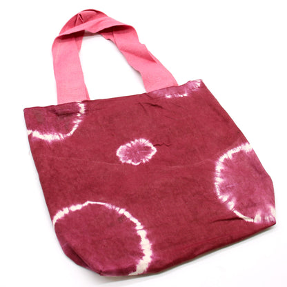 Natúr batikos pamuttáska (8 oz) – 38 × 42 × 12 cm – Bordó karikák – Rózsaszín fogantyú