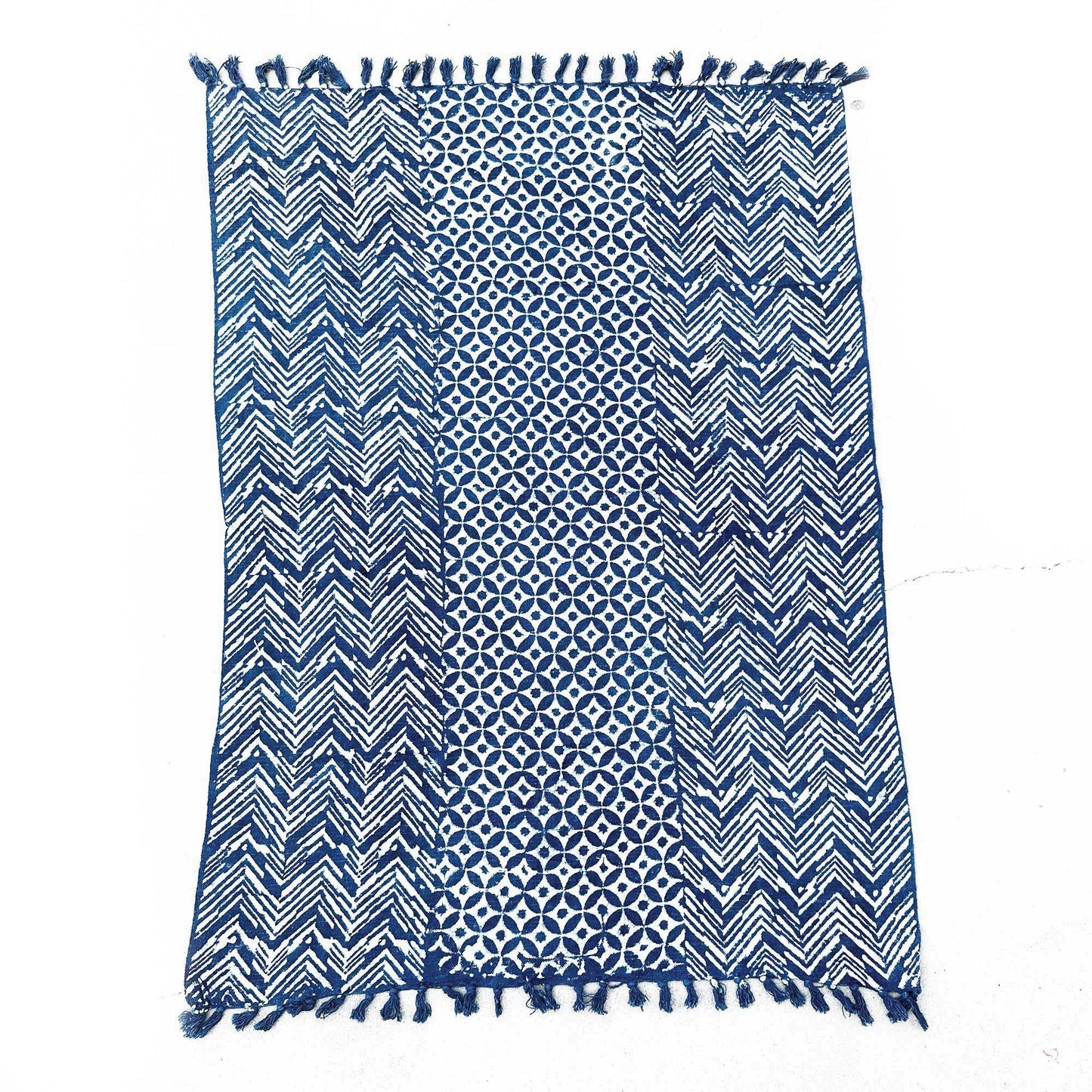 Kézzel készített indigó takaró – 170 × 120 cm – Namoona Hullámok