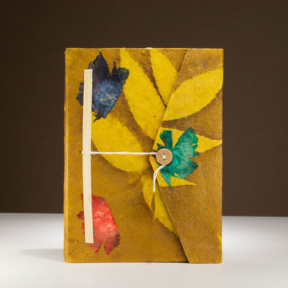 Lokta merész virágmintás jegyzetfüzet – nagy (21 × 15 cm) – 45 lap – könyvjelzővel – olíva