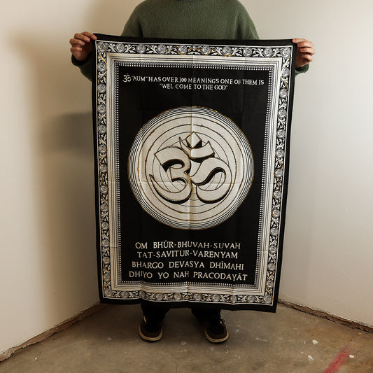 Pamut falikép (70 × 110 cm) – Om – Isten hozott