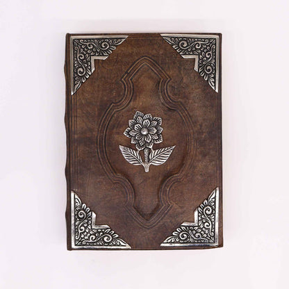 Vaskos barna színű könyv – Cink rózsa dekoráció – 200 szakadozott szélű oldal – 26 × 18 cm