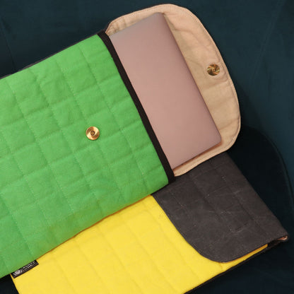 Párnázott laptoptok – zöld – 14 oz kőmosott