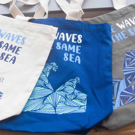 Pamutvászon táska felirattal – We are Waves – kék