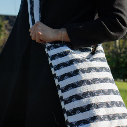 Nagy jacquard válltáska – Atlas Nomad