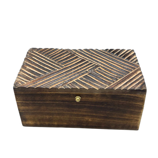 Vintage Deco többcélú fa doboz – antik vonalak, 22 × 12 × 10 cm